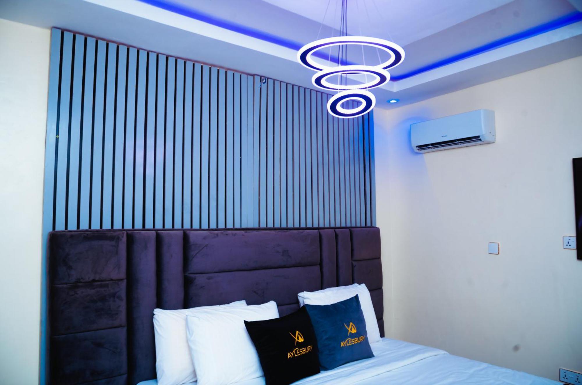 Aylesbury Homes Luxury Apartments 레키 외부 사진