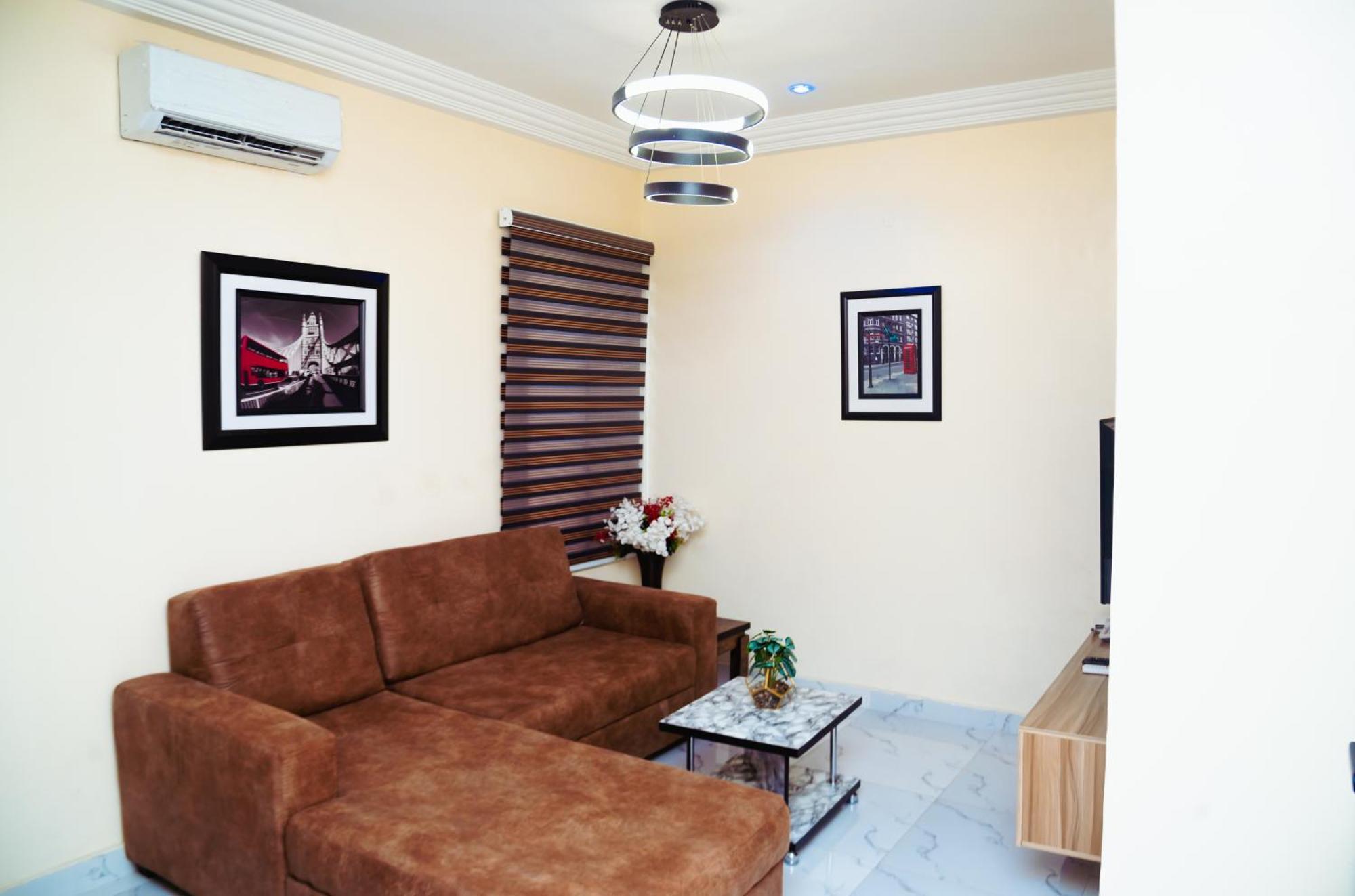 Aylesbury Homes Luxury Apartments 레키 외부 사진