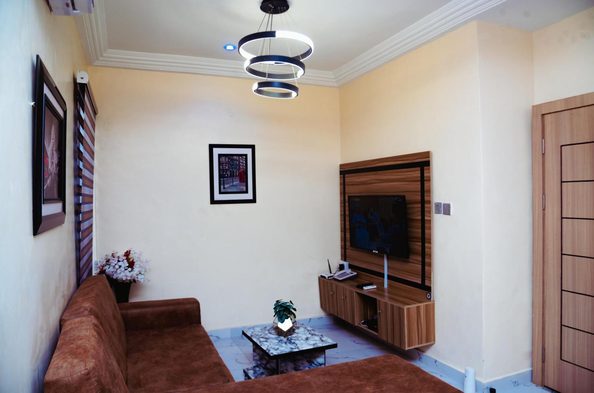 Aylesbury Homes Luxury Apartments 레키 외부 사진