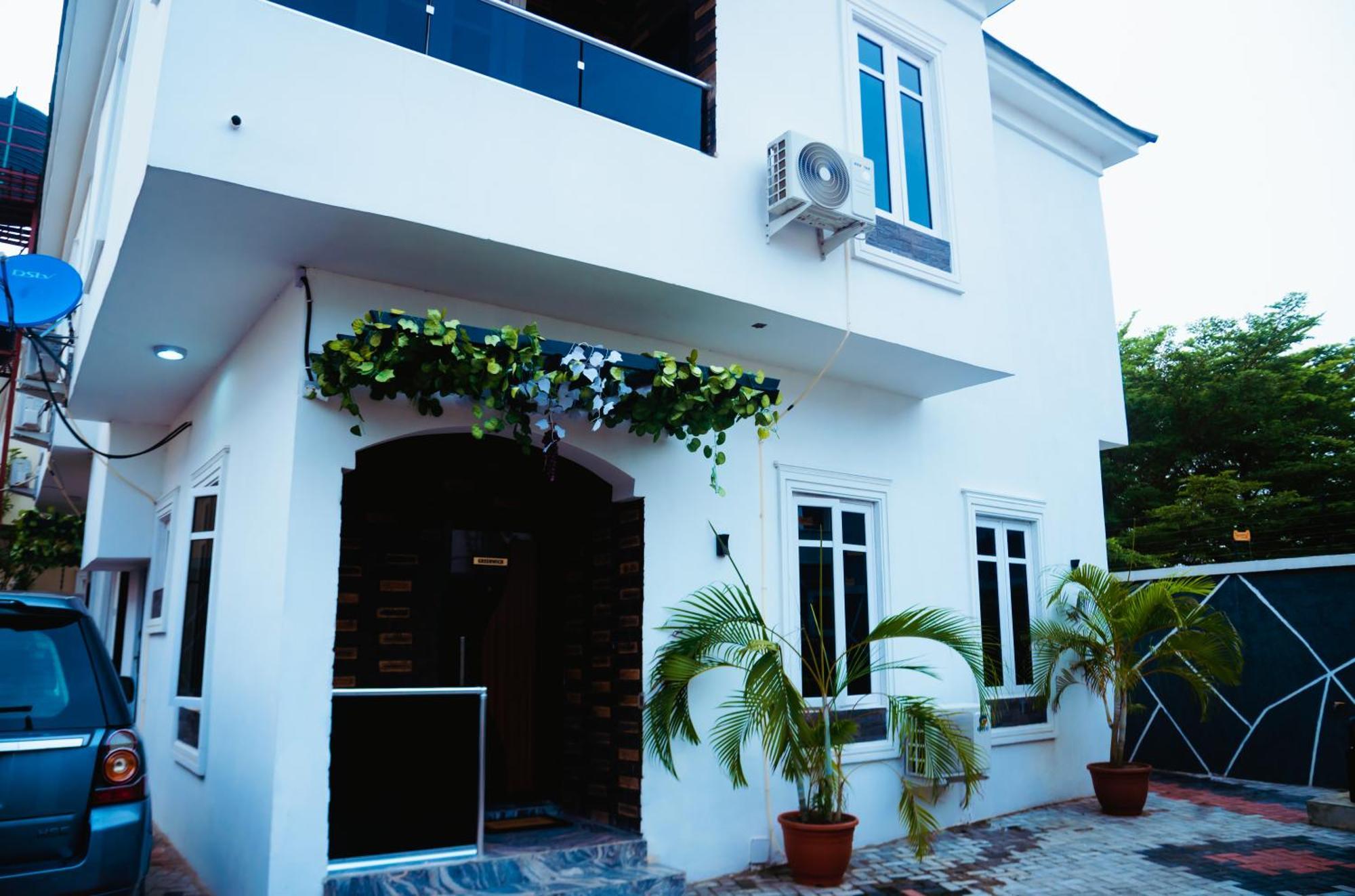 Aylesbury Homes Luxury Apartments 레키 외부 사진